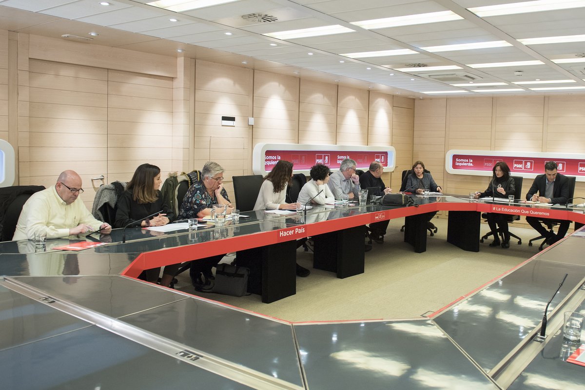 El PSOE respalda documento de Plataforma por la Escuela Pública